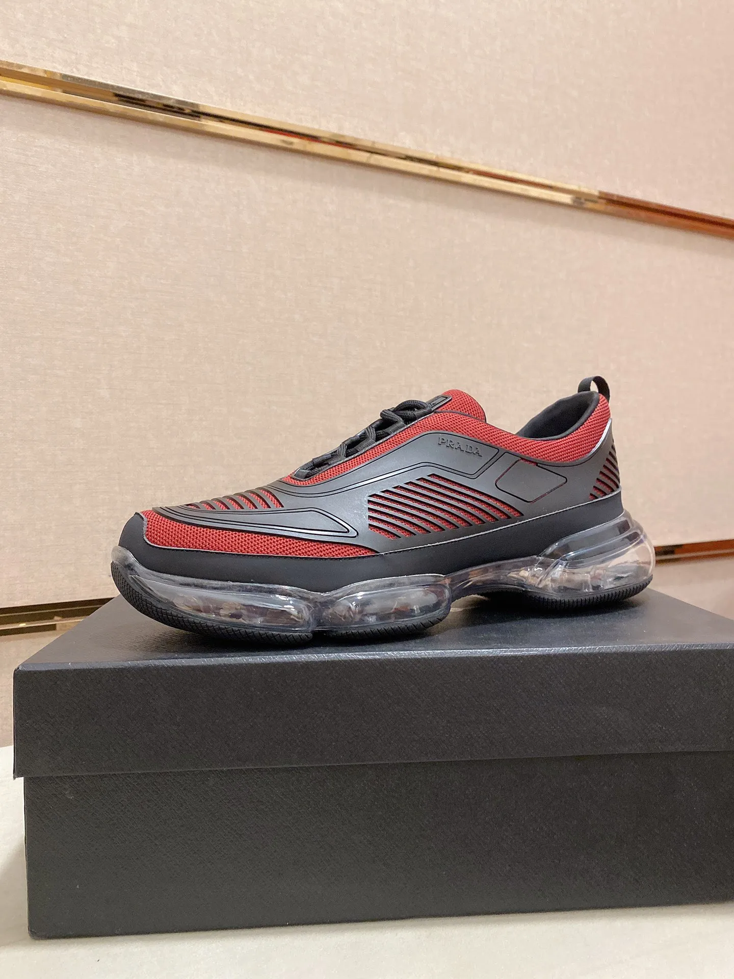 Factory price: 640💰 ✔️✔️✔️High-quality new PRADA counters are launched simultaneously. The new men's shoes and 😘fabric are made of high-tech glue-spraying technology. Lining: Full cowhide lining. 👍🏿 High-end ☄️ air-cushion molded anti-slip rubber outsole, exquisite lines, simple and elegant, comfortable and high-end for leisure travel. Code number: 38 to 45